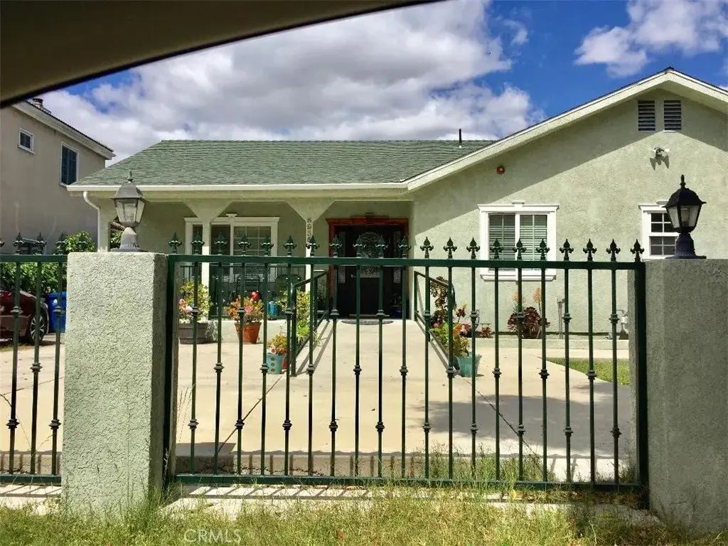 5935 Wilbur Avenue, Tarzana