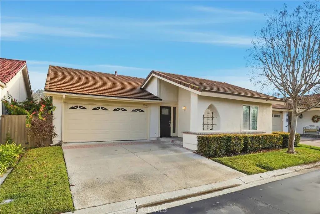 27880 Via Sarasate, Mission Viejo