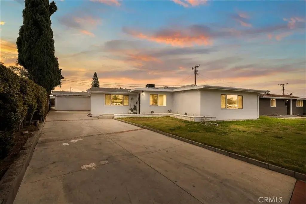 218 W Gragmont, Covina