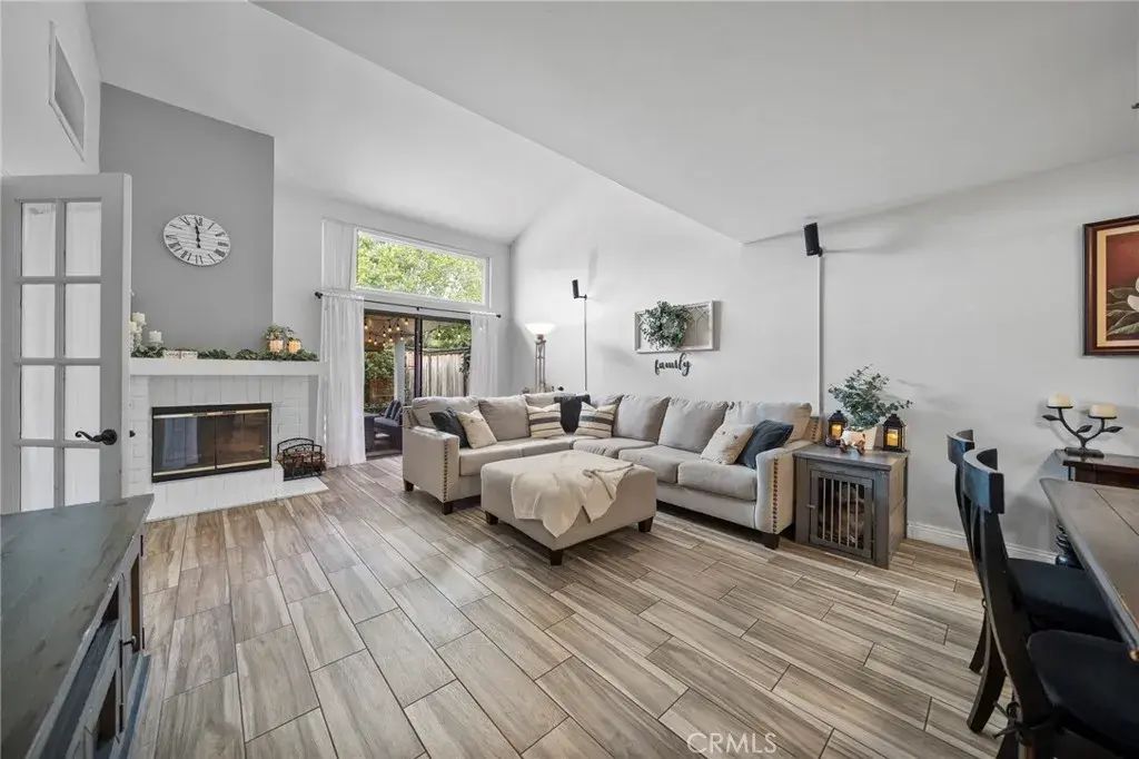 22105 Summit Hill 29, Lake Forest