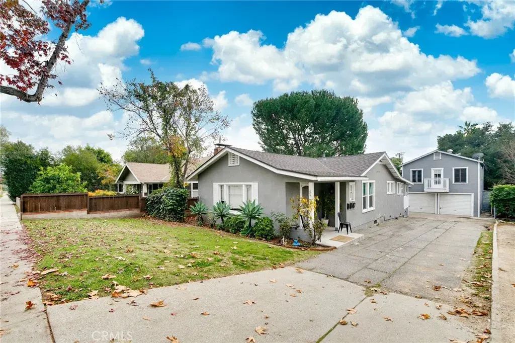 288 Mariposa, Sierra Madre