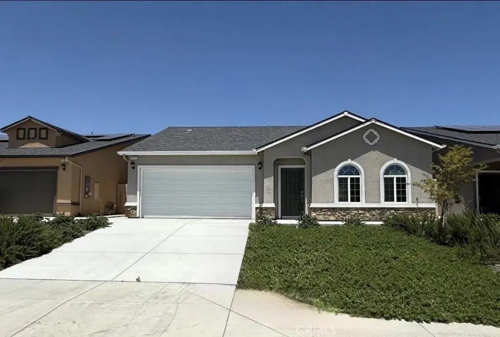 1105 E Orange Street, Avenal