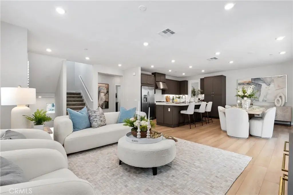 601 Catalonia, Lake Forest