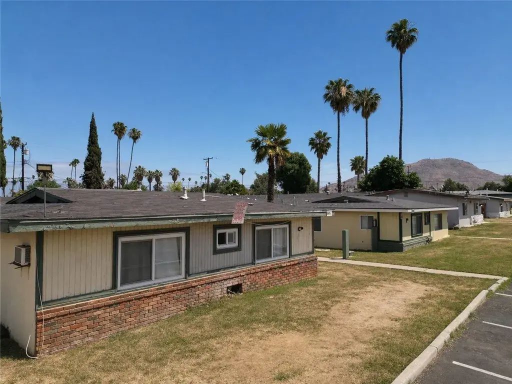 1195 W Spring Street, Riverside