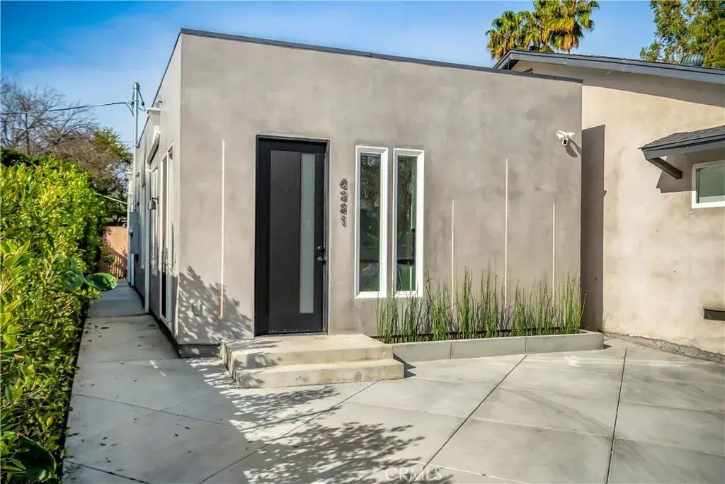6721 Rhea, Reseda