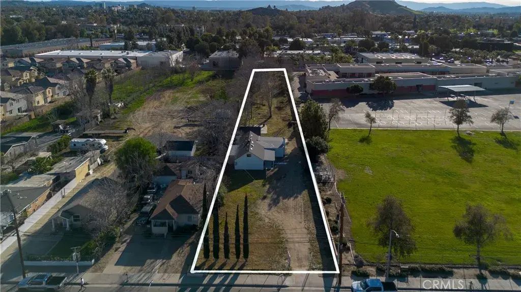 4166 Strong St, Riverside