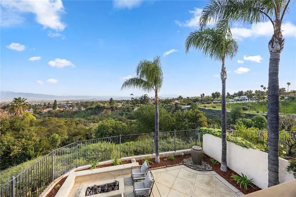 1501 San Rafael, Corona