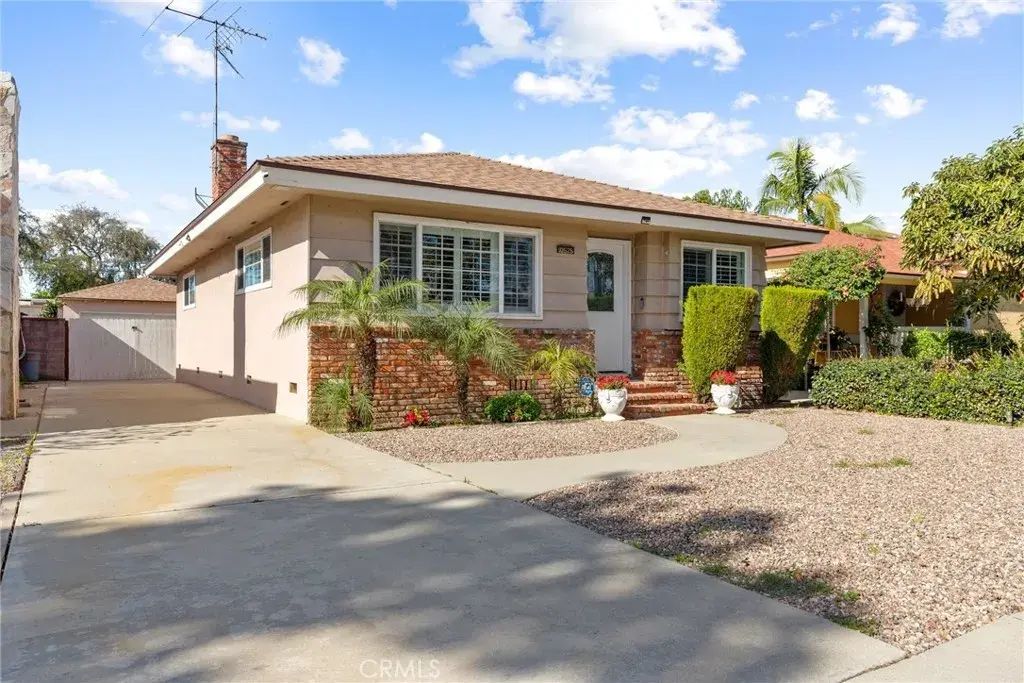 10525 Washington Avenue, South Gate