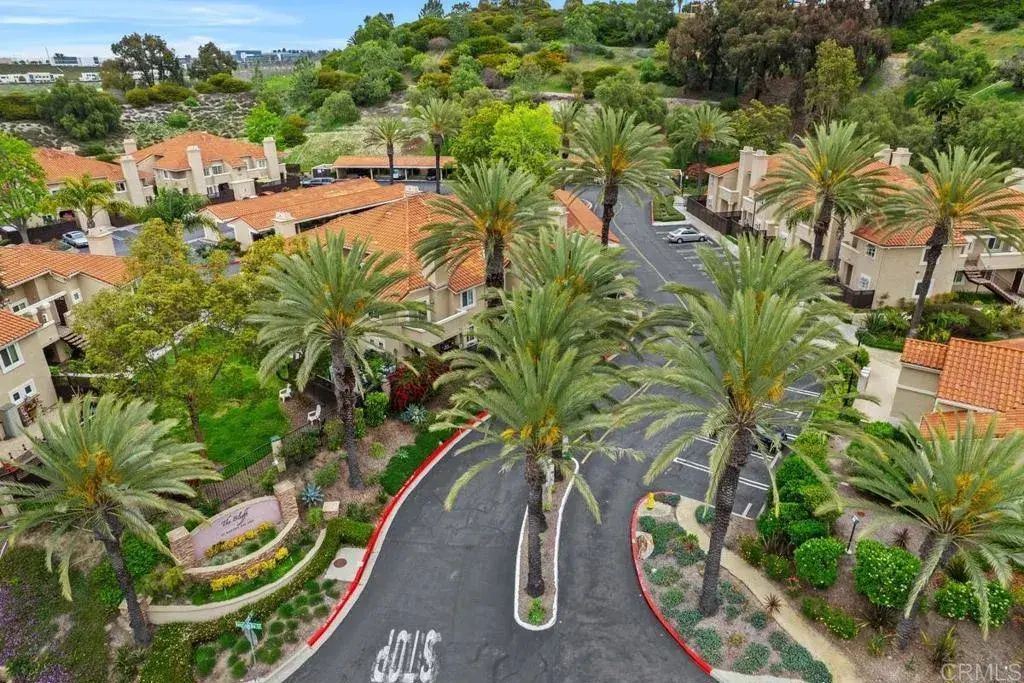 102 Sea Cliff Way, Oceanside