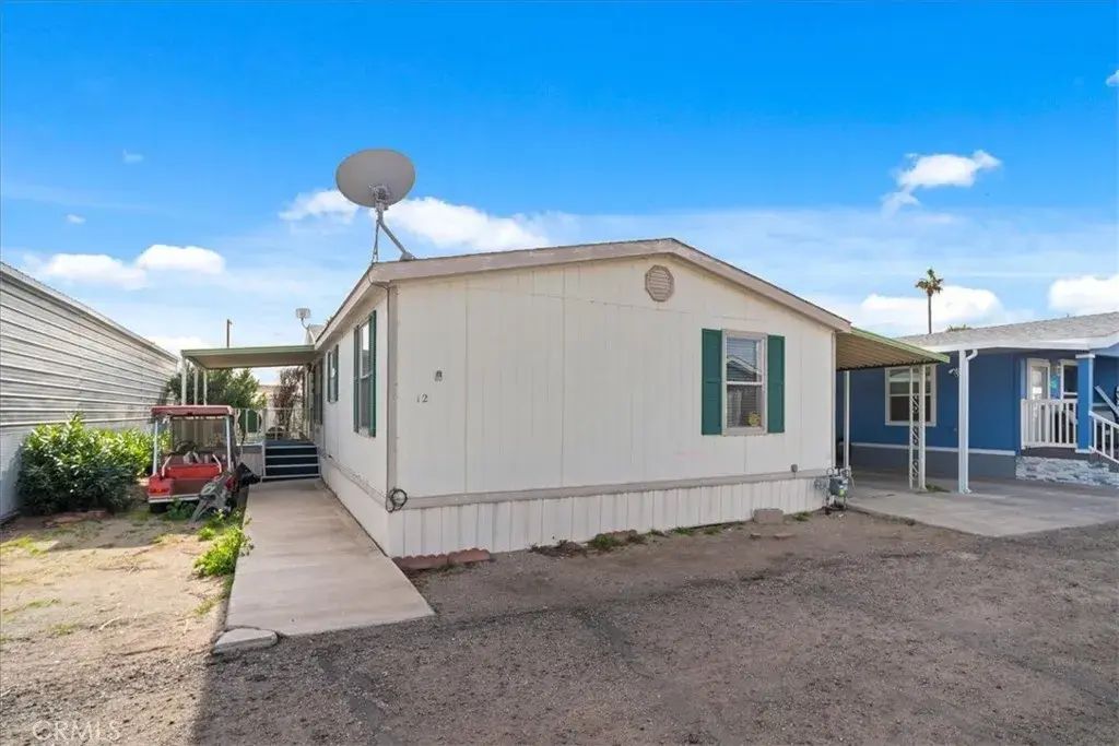 110 Marina, Needles
