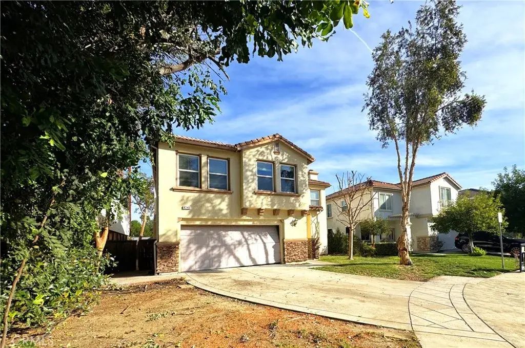 8240 Chamberlain Lane, Reseda