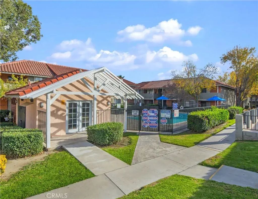 1531 W Rialto, Rialto