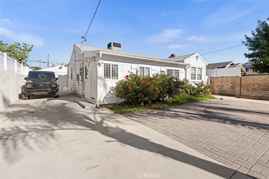 10717 Cantara Street, Sun Valley