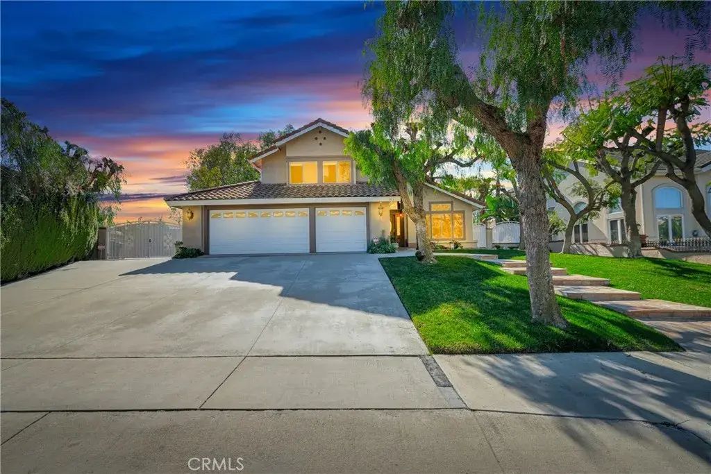 911 Monica, Walnut