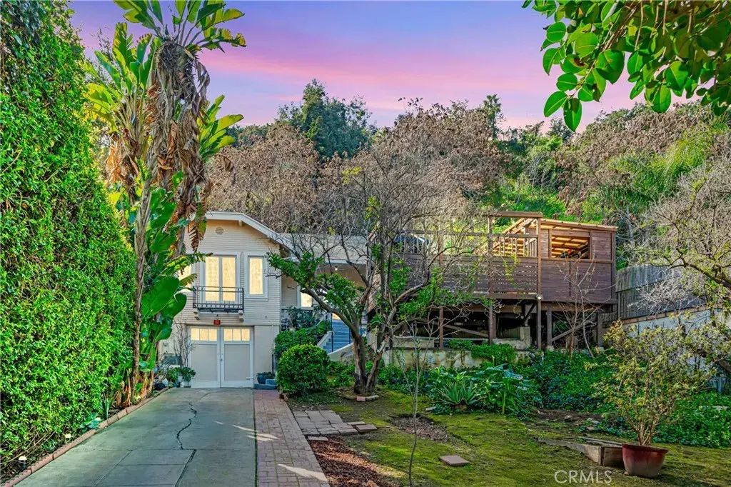 11026 Fruitland Dr, Studio City