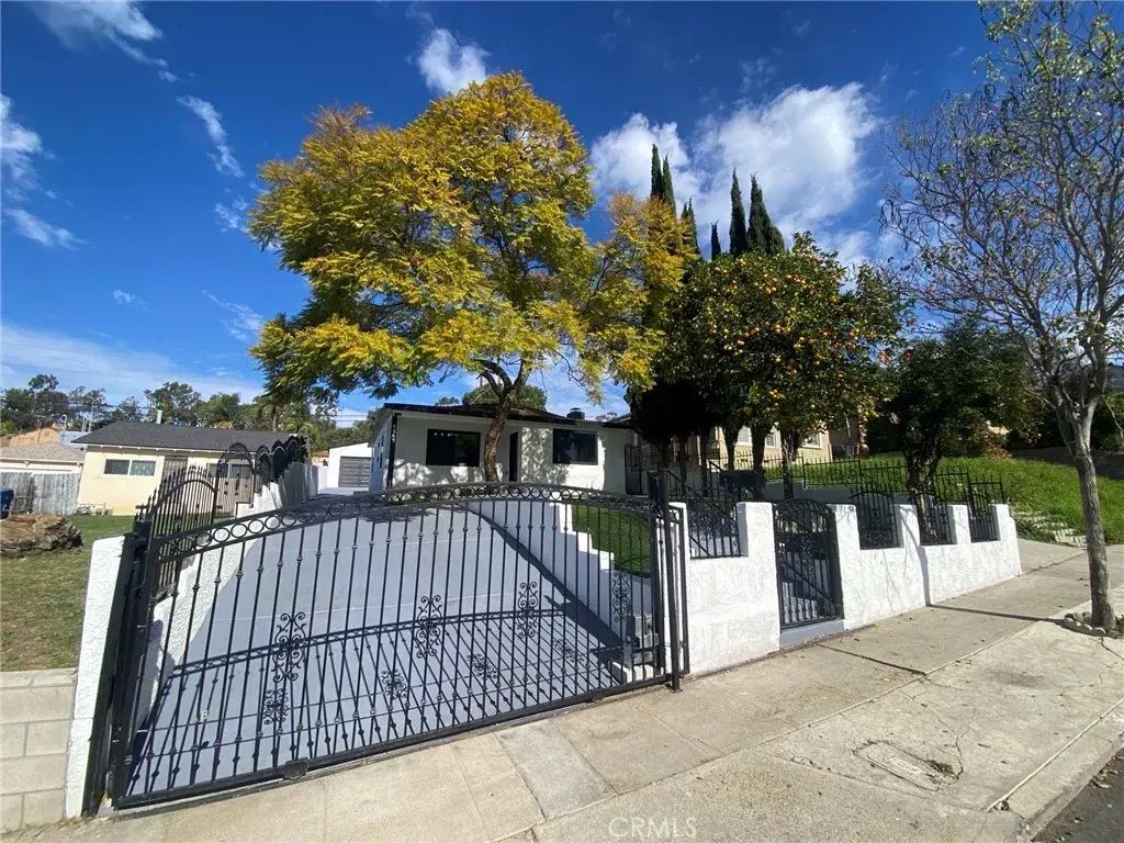 4549 Jade St., Los Angeles