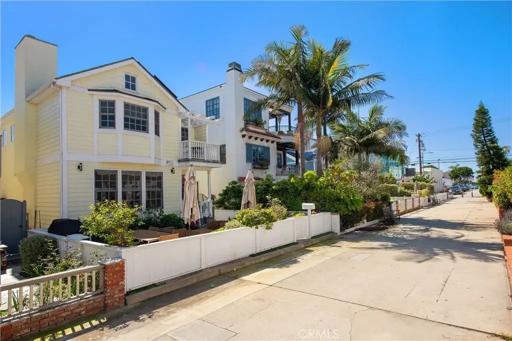 336 10th Street, Manhattan Beach