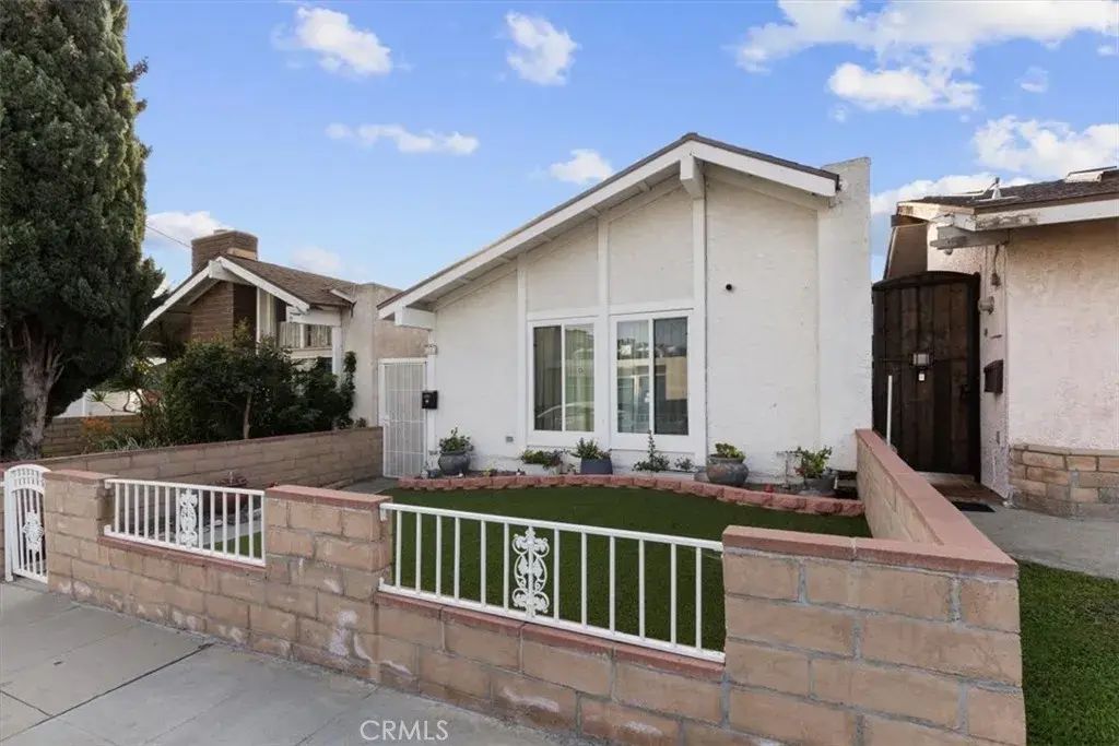 1353 Termino Avenue, Long Beach
