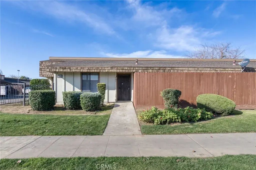 1221 N Peach Avenue 101, Fresno