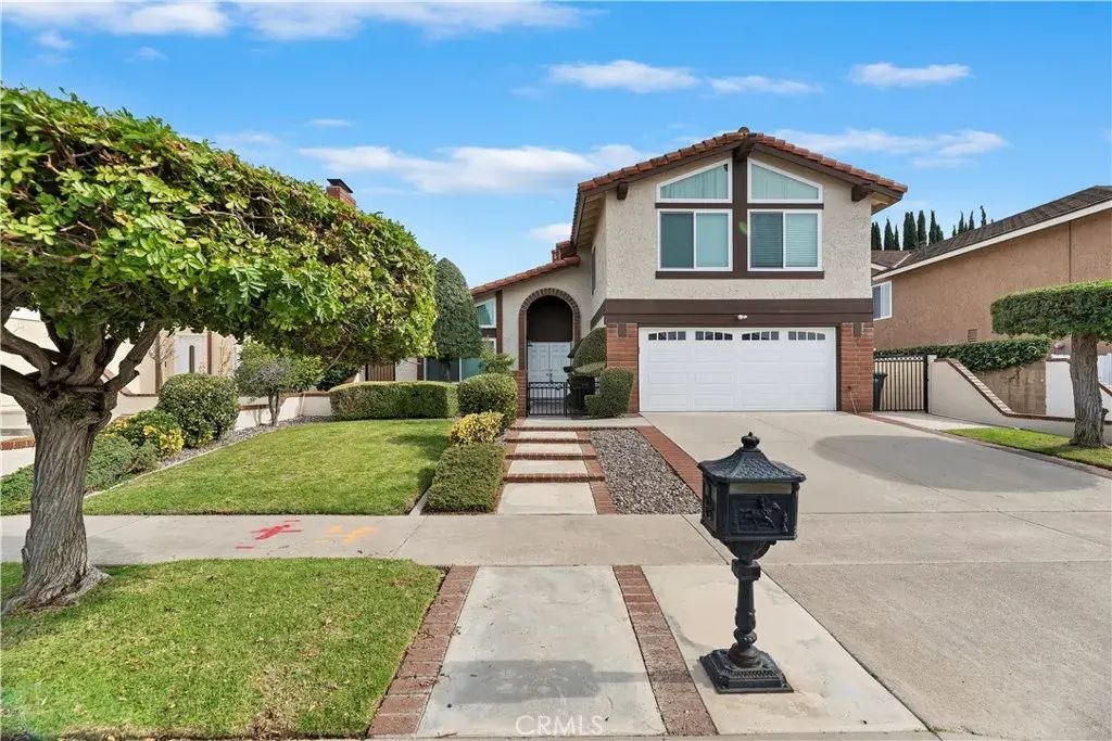 25075 Owens Lake, Lake Forest