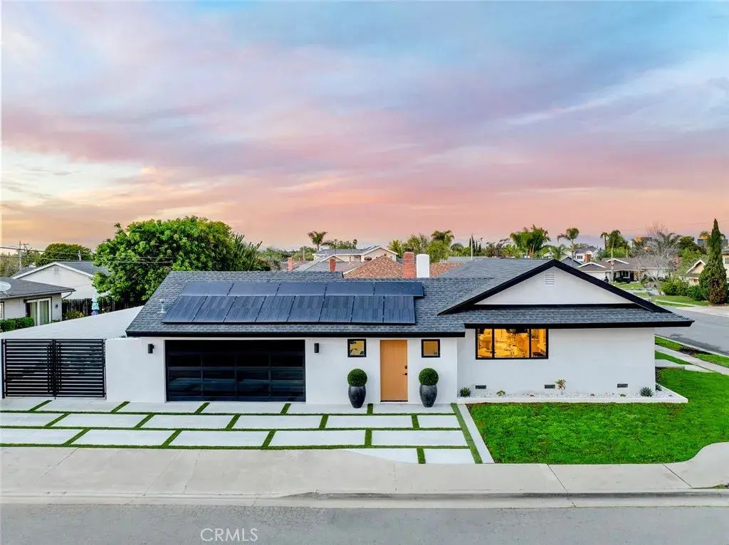 913 Junipero, Costa Mesa