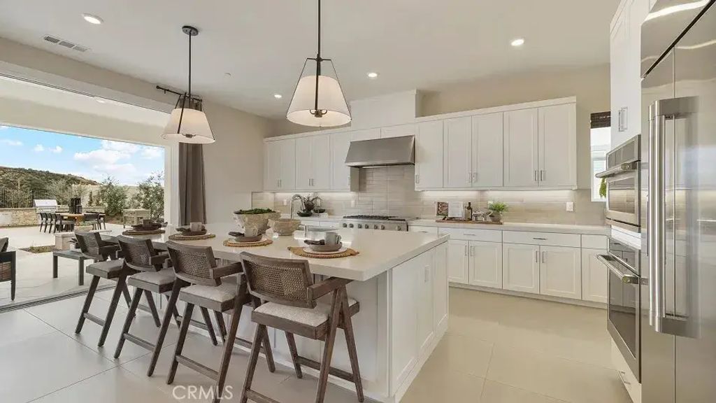 24313 Camino Oceano, Valencia