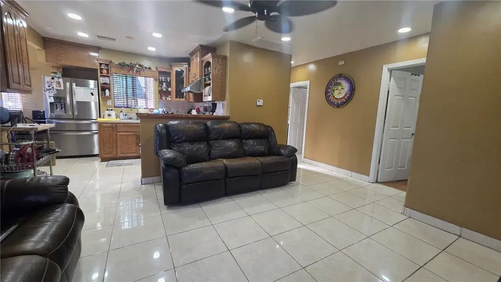 20709 Alburtis, Lakewood