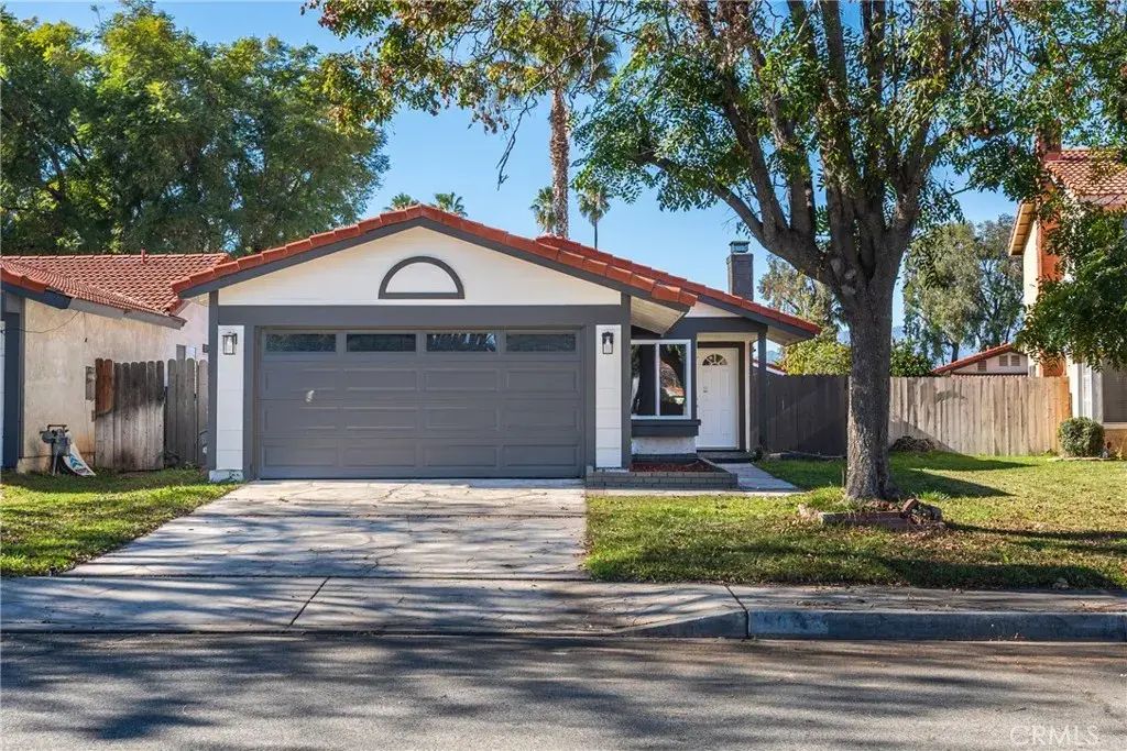 807 Santa Fe Lane, Colton
