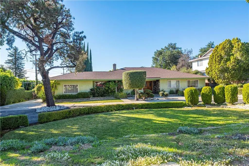 569 N Barranca Avenue, Glendora