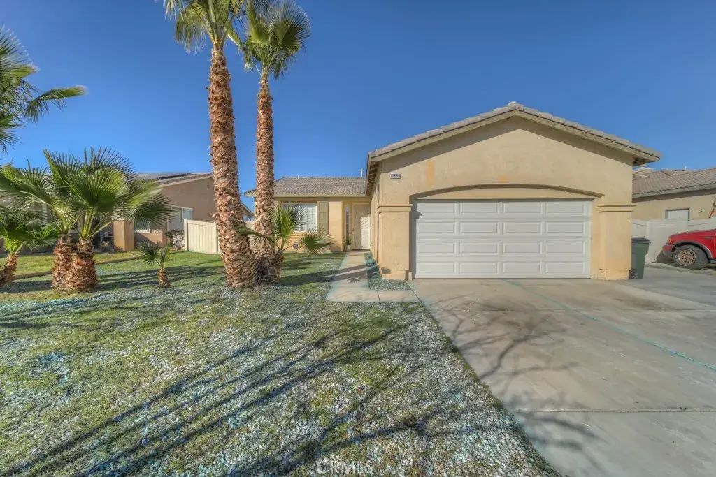 11660 Desert Falls, Adelanto