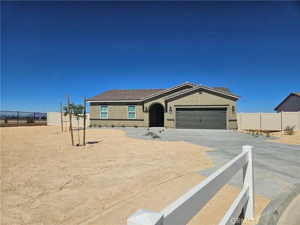 14792 Desert Lily Court, Apple Valley
