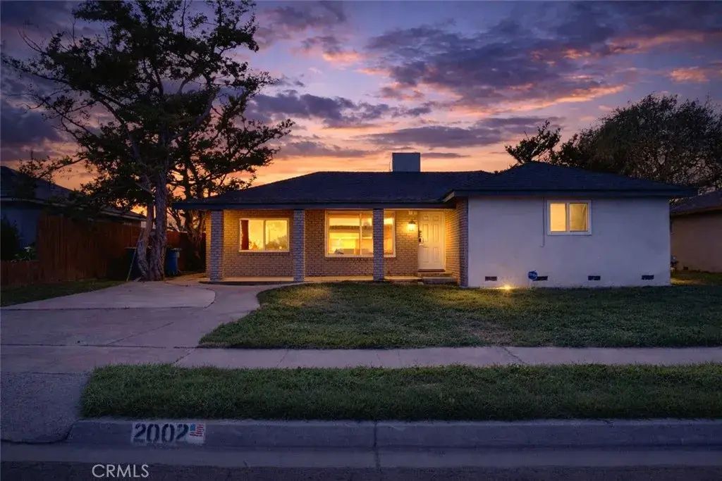 2002 N Woodridge, Hanford