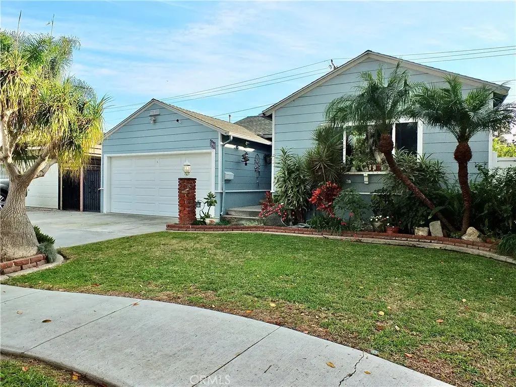 7050 Schroll, Lakewood