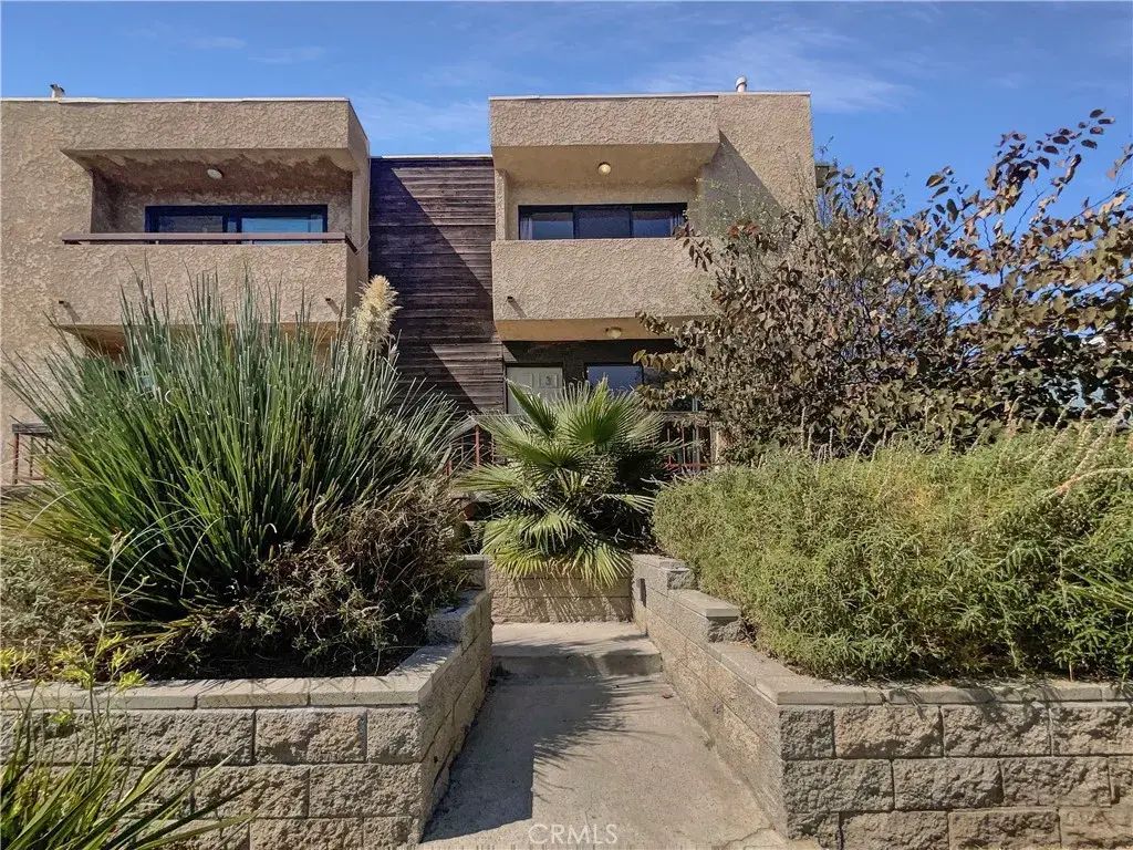 14735 Victory, Van Nuys