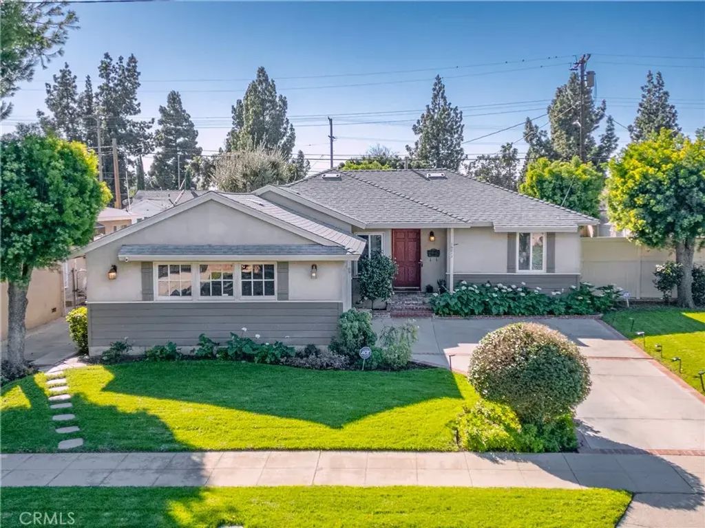 16012 Los Alimos, Granada Hills