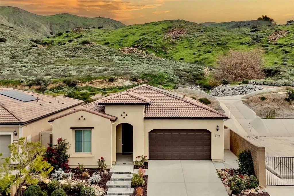 24142 Evesong, Corona