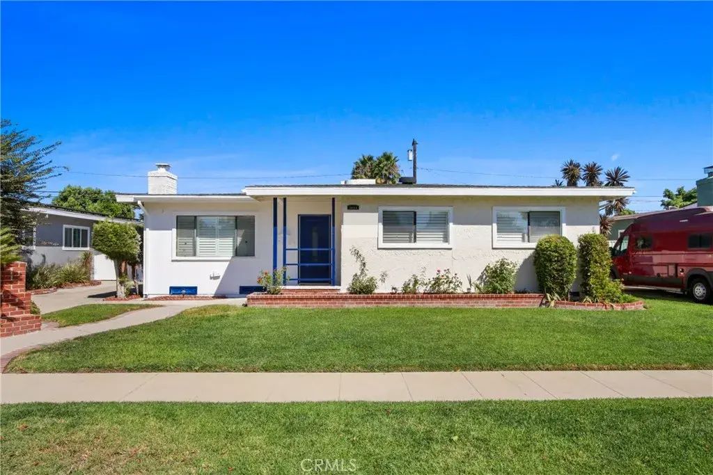 2690 Senasac, Long Beach