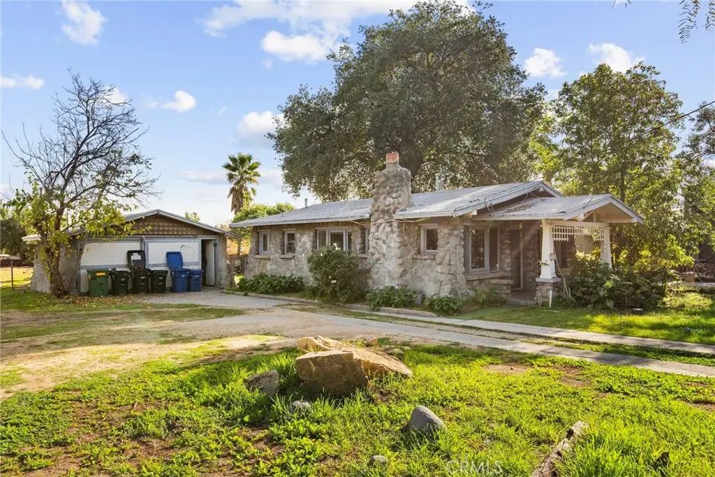 11192 Osborne Street, Sylmar