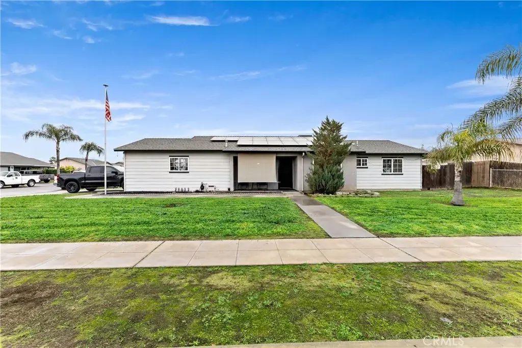 10635 E Stanton, Del Rey