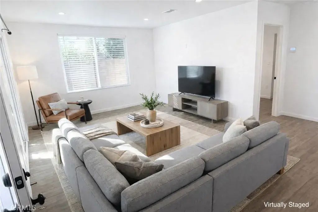 6219 Glide Avenue, Woodland Hills