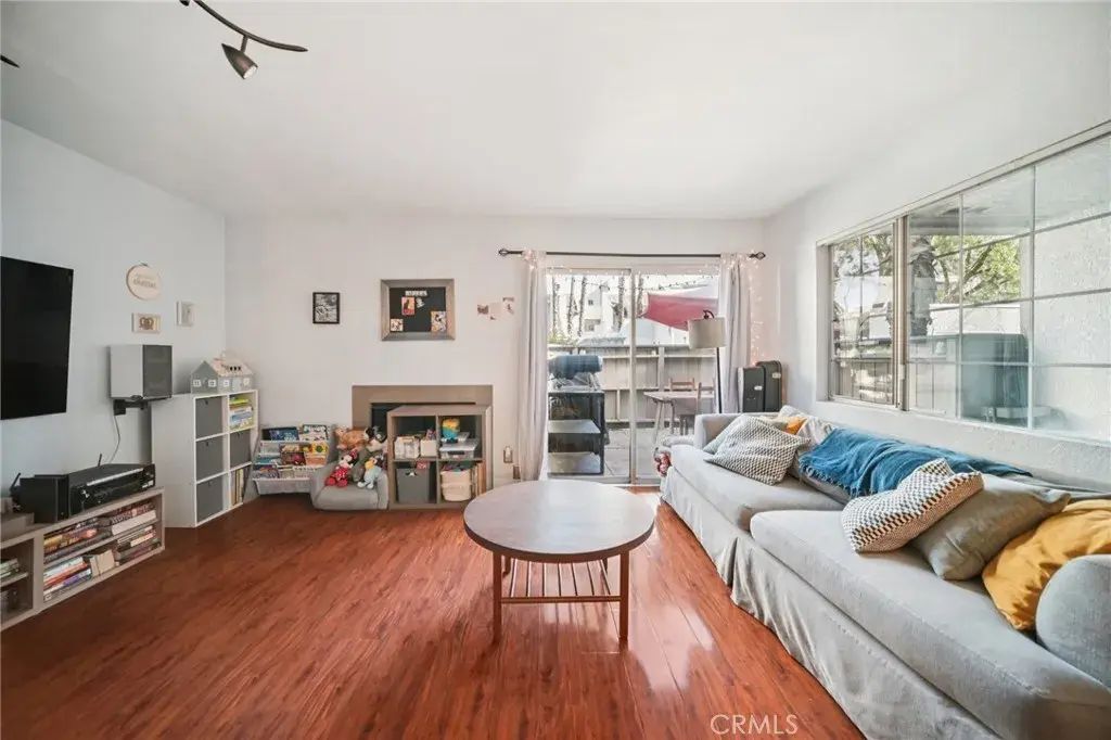 20155 Keswick Street 112, Winnetka