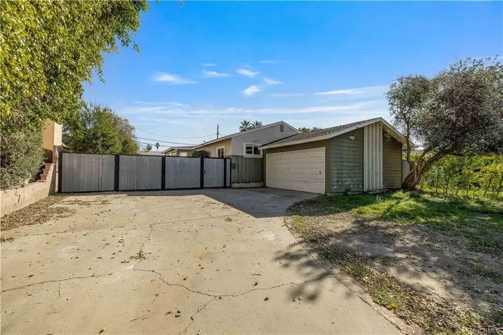 8544 Noble, North Hills
