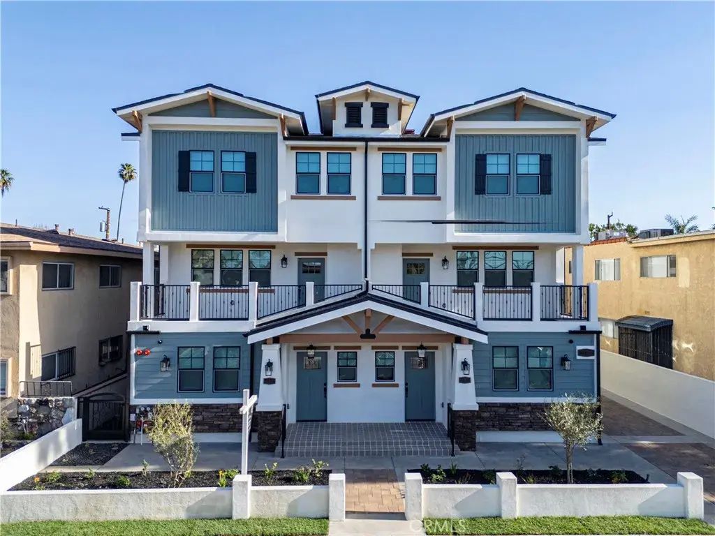 10538 La Reina, Downey