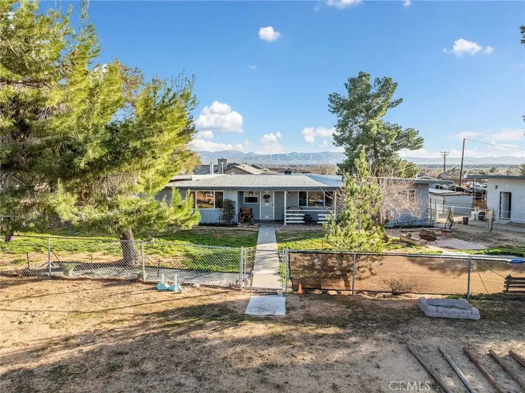 22977 El Centro, Apple Valley