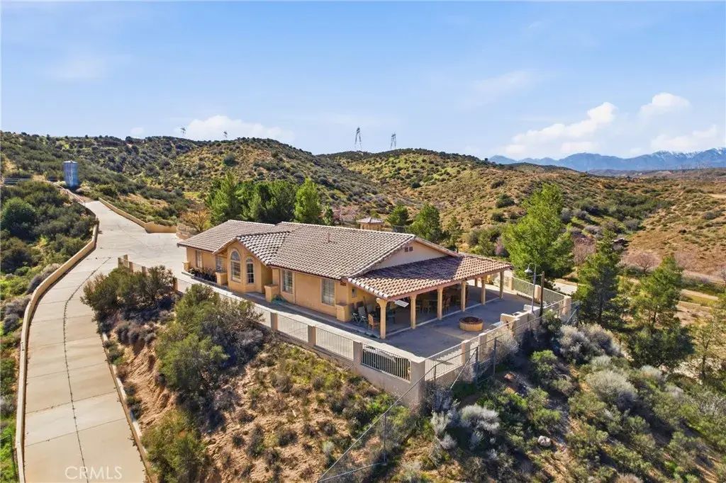 14455 Summit Valley, Hesperia