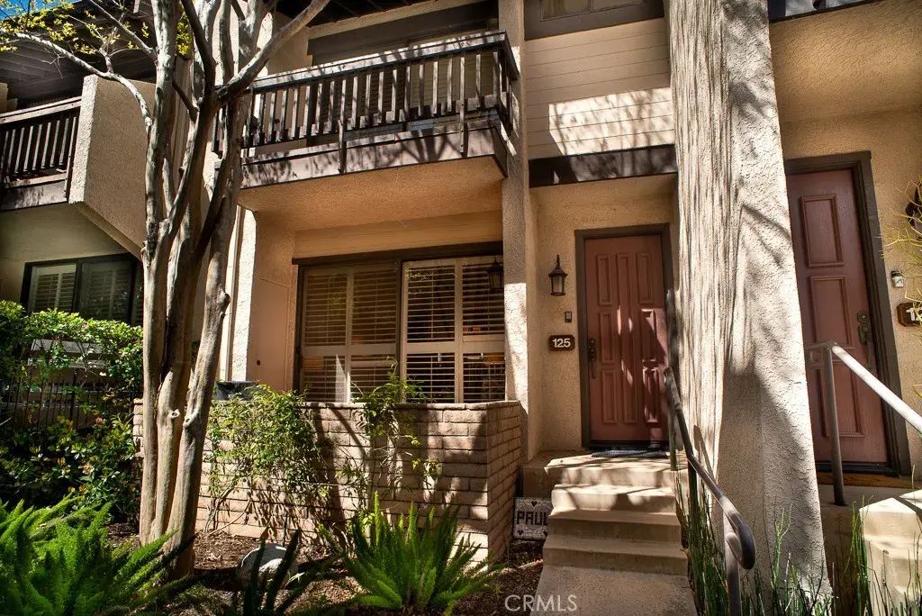 5711 Owensmouth Avenue 125, Woodland Hills