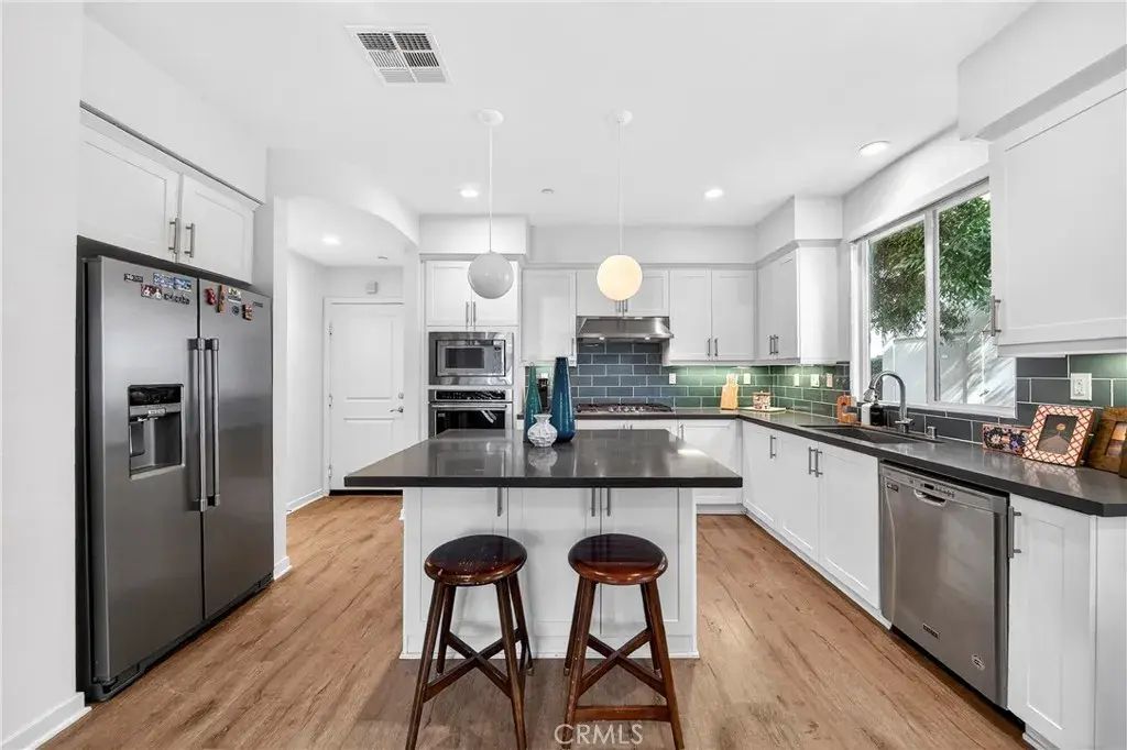 335 Magnet, Irvine