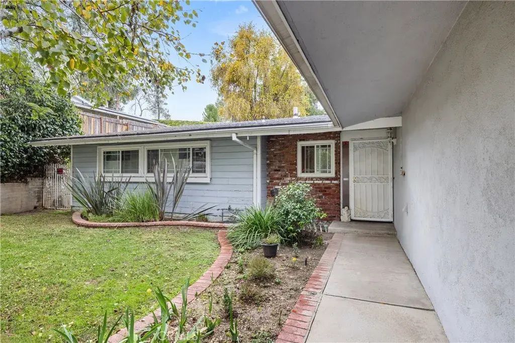 20313 Aetna, Woodland Hills
