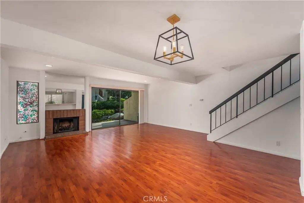 5720 Owensmouth 126, Woodland Hills