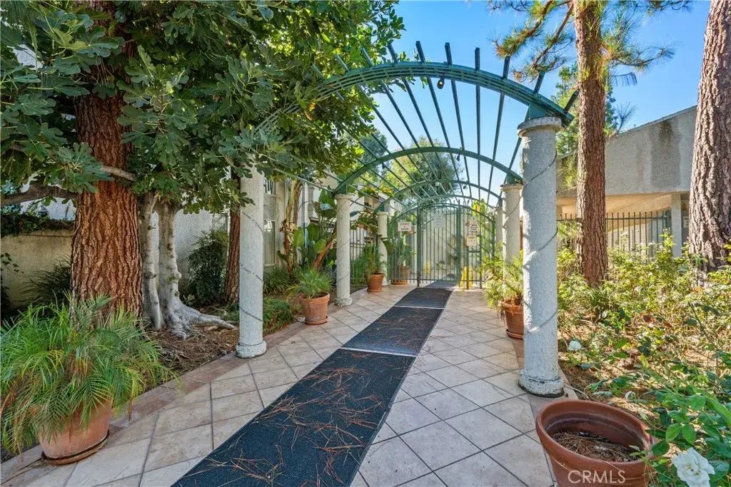 20134 Leadwell St. 218, Winnetka